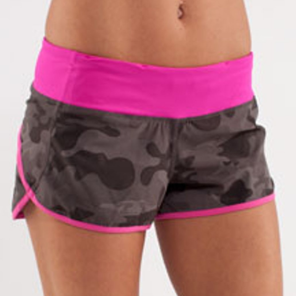 🦄 RARE Lululemon Wren Camo Paris Pink Speed Short